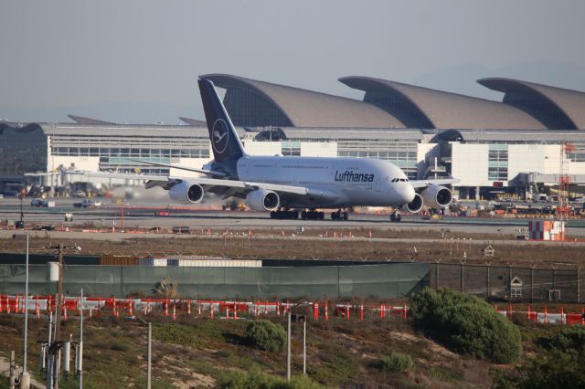Airbus A380-800 (D-AIMK)
