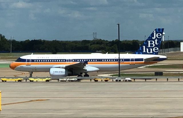 Airbus A320 (N763JB) - Love the retro livery!