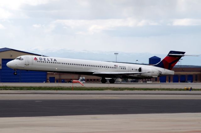 McDonnell Douglas MD-90 (N937DN) - Ex-Japan Airlines (JA8062) departing Boise to MSP