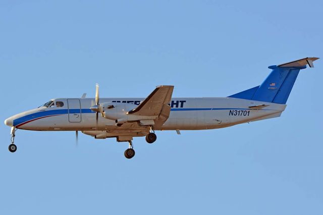 Beechcraft 1900 (N31701) - Ameriflight Beech 1900C N31701 in new livery at Phoenix Sky Harbor on May 15, 2018.