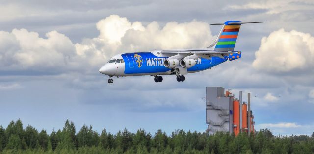 Avro RJ-100 Avroliner (SE-DSU) - Swedish football livery