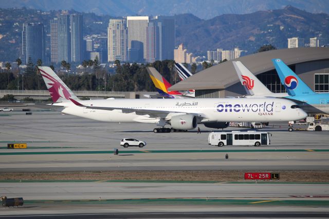 Airbus A350-1000 (A7-ANE)