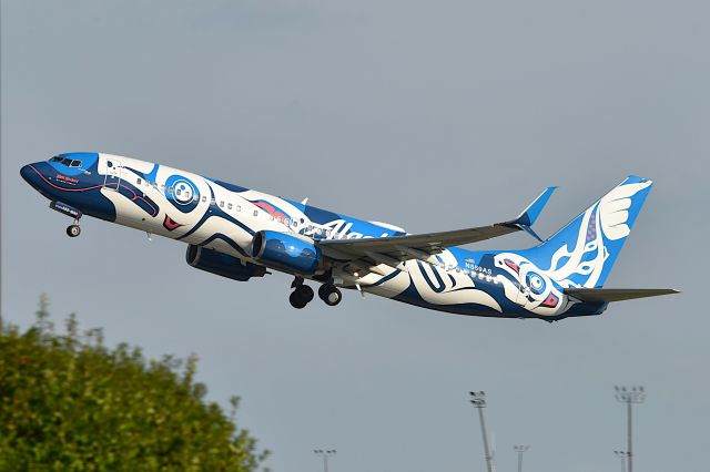 Boeing 737-800 (N559AS) - 08-08-24 Departing 5-L