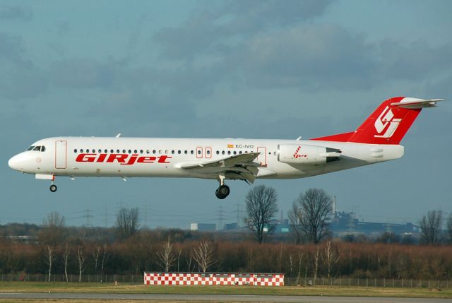 Fokker 100 (EC-IVO)
