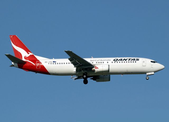 BOEING 737-400 (ZK-JTQ)