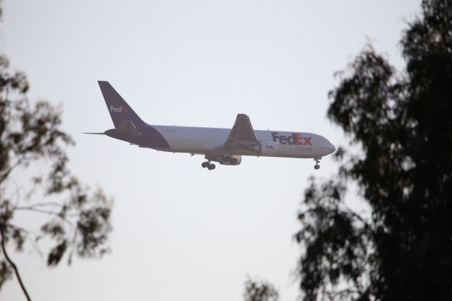 BOEING 767-300 (N119FE)