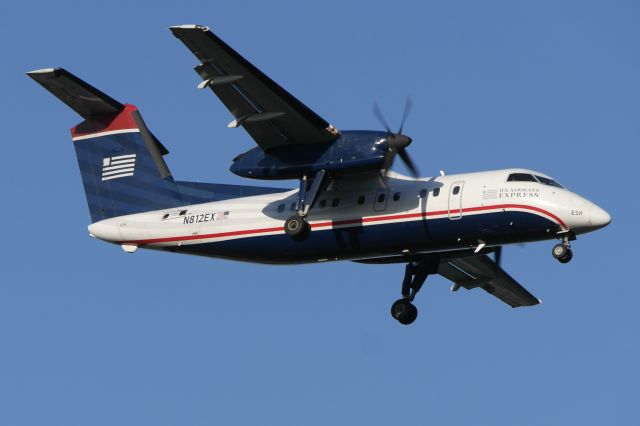 de Havilland Dash 8-100 (N812EX)