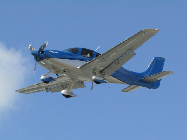 Cirrus SR22 Turbo (N570RJ) - Landing RWY 24