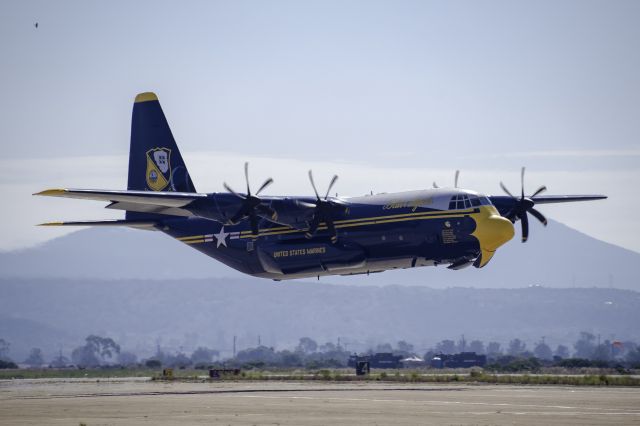 Lockheed C-130 Hercules (17-0000)