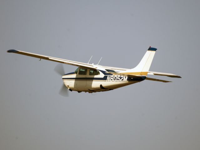 Cessna Centurion (N8052M) - Take off runway 26.