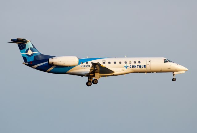 Embraer ERJ-135 (N17513)