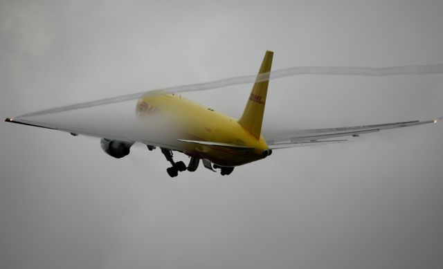 BOEING 767-200 (N790AX)