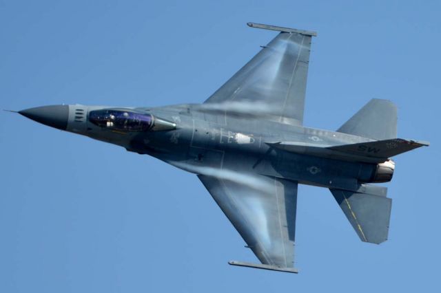 Lockheed F-16 Fighting Falcon (91-0376) - General Dynamics F-16C Block 50D "Viper" 91-0376 of the 20th Fighter Wing at Chino, California on April 29, 2016.