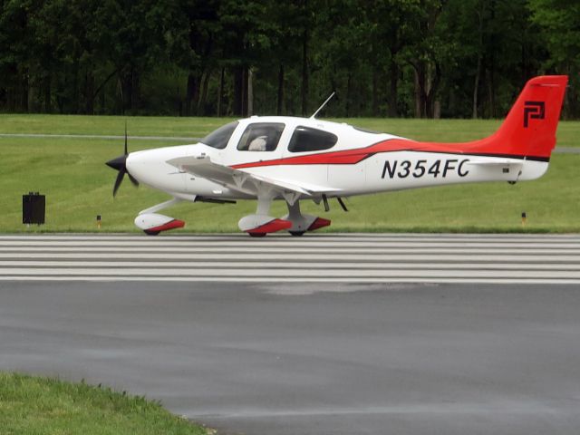 Cirrus SR-20 (N354FC) - Take off runway 34 | 28 June 2015.