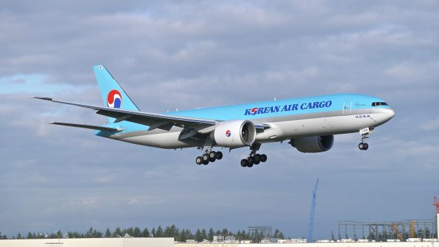 Boeing 777-200 (HL8005) - BOE140 on final to Rwy 16R to complete a flight test on 2/18/15. ( ln 1278 / cn 37642).