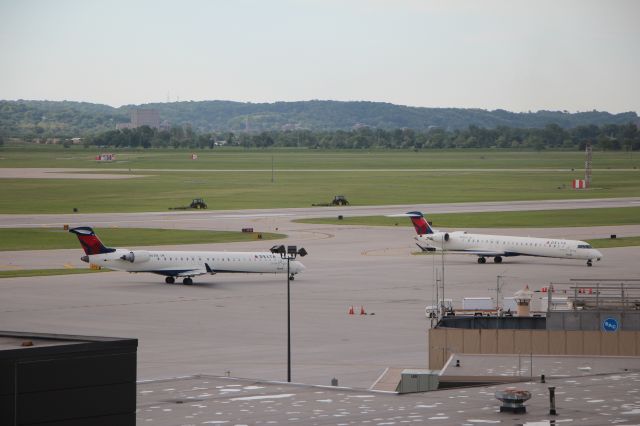 Canadair Regional Jet CRJ-900 (N181GJ) - 5/29/18 CRJ9s meet as 181 taxis in and 803 waits for permission to taxi out.