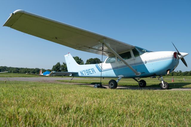 Cessna Skyhawk (N78ER) - N78ER sitting on the ramp at Freeway Airport