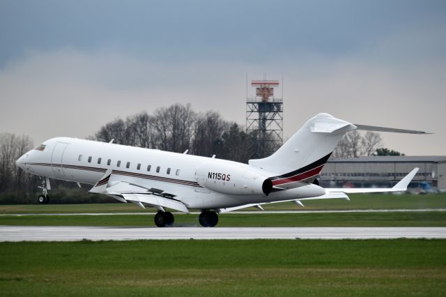 Bombardier Global 5000 (N115QS)