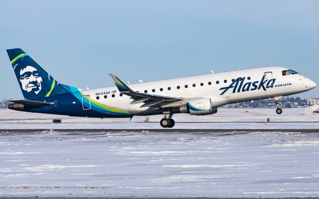 EMBRAER 175 (long wing) (N644QX)