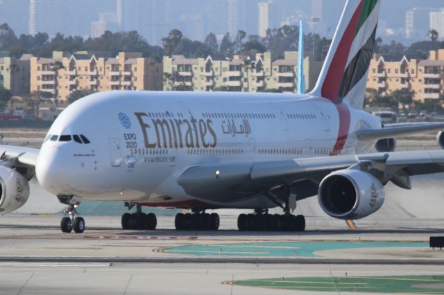 Airbus A380-800 (A6-EOH)