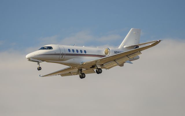 Cessna Citation Latitude (N591QS) - Runway 20R arrival @KDPA.