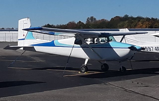 Cessna Skyhawk (N8210B)