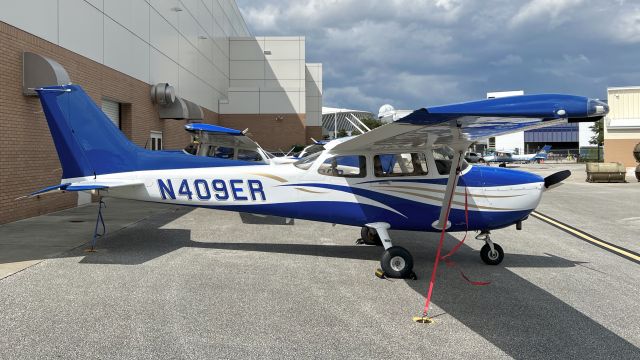 Cessna Skyhawk (N409ER) - 7/18/22 - retired from use at Embry-Riddle. Soon it will be registered as N409CR.