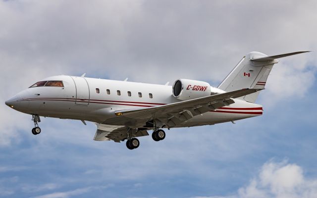 Canadair Challenger (C-GDWF)