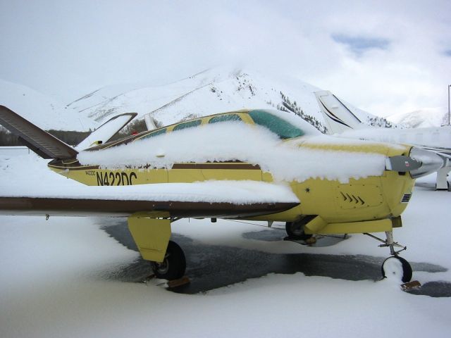 Beechcraft 35 Bonanza (N422DC)