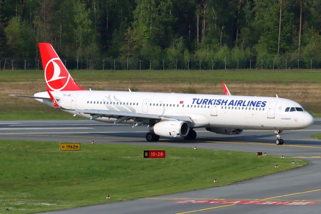Airbus A321 (TC-JSE)