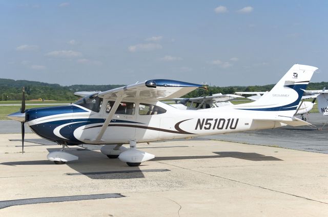 Cessna Skylane (N5101U) - Seen at KFDK on 5/12/2011.