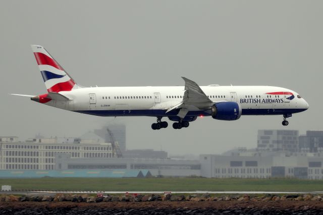 Boeing 787-8 (G-ZBKM) - 'Speedbird 13 Golf' landing on 33 L