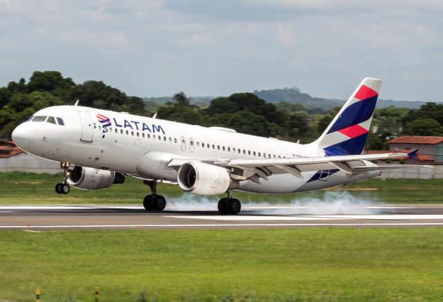 Airbus A320 (PR-MHW)
