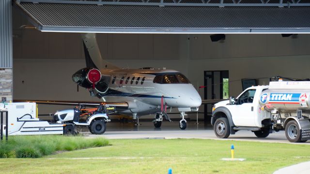 Embraer Phenom 300 (N511KS)