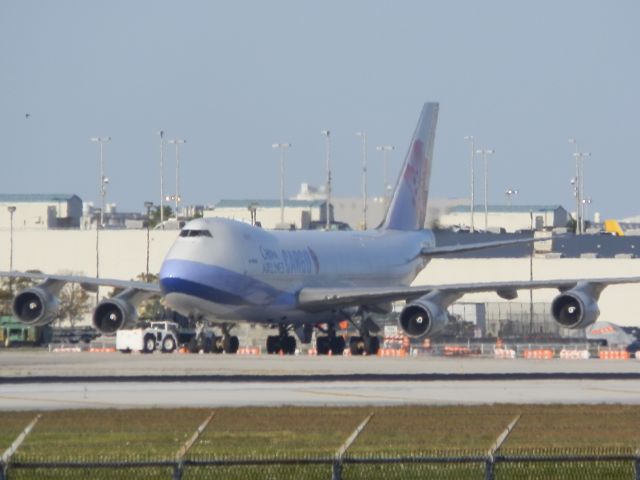 Boeing 747-400 (B-18706)