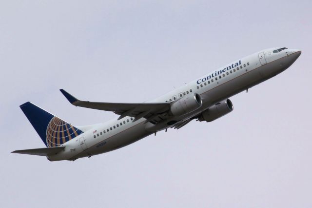 Boeing 737-800 (N76254) - Taken On 03-26-2011