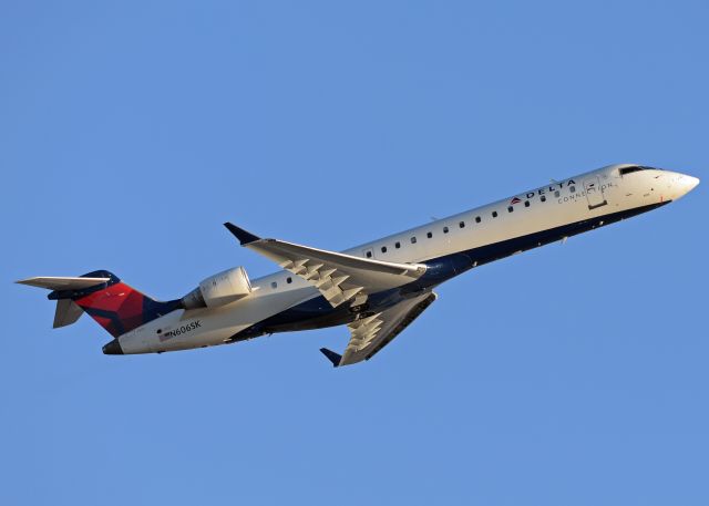 Canadair Regional Jet CRJ-700 (N606SK)