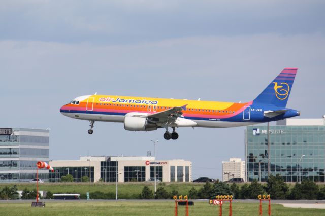 Airbus A320 (N6YJMG) - Arriving At Lester B. Pearson Intl Airport,CYYZ/YYZ