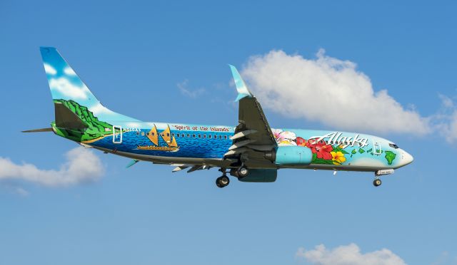 Boeing 737-800 (N560AS) - Spirit of the Islands arriving 13Rbr /10/14/17