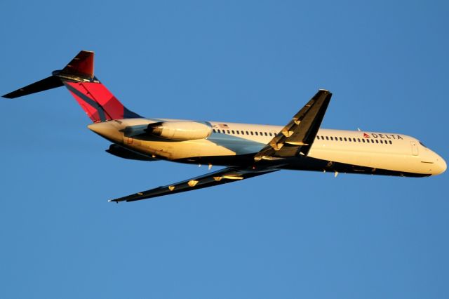 McDonnell Douglas DC-9-40 (N787NC)