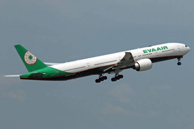BOEING 777-300 (B-16727)