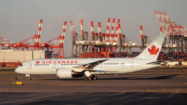 Boeing 787-8 (C-GHPT)