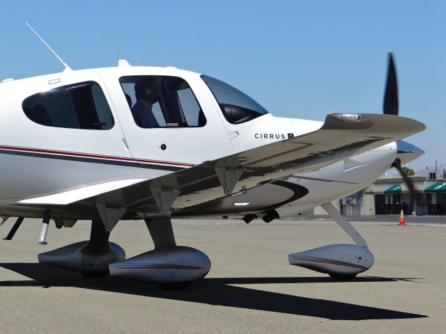 Cirrus SR-22 (N744TC)