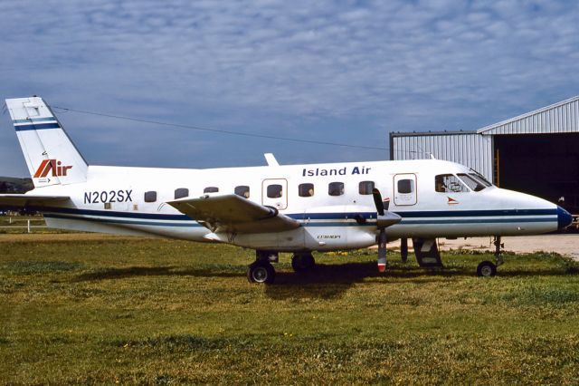N202SX — - ISLAND AIR - EMBRAER EMB 110P1 BANDEIRANTE - REG : N202SX - PARAFIELD AIRPORT ADELAIDE SA. AUSTRALIA - YPPF 25/8/1982