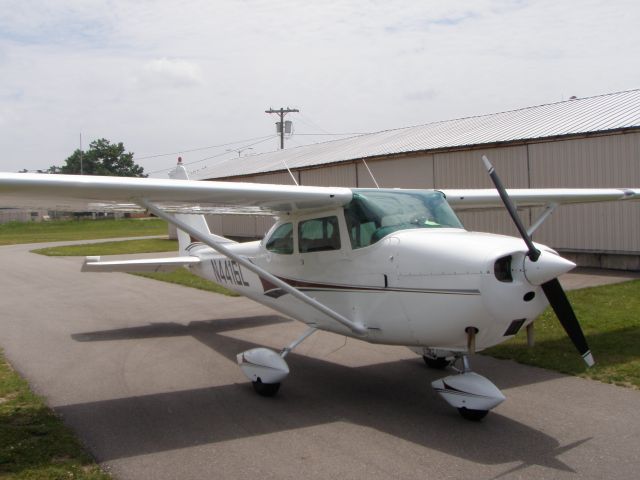 Cessna Skyhawk (N4416L)