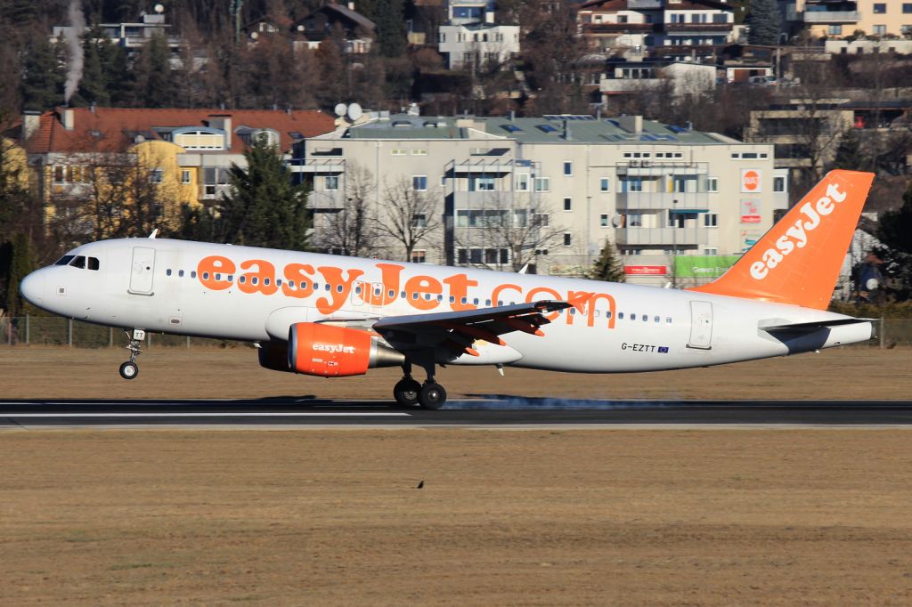 Airbus A320 (G-EZTT)