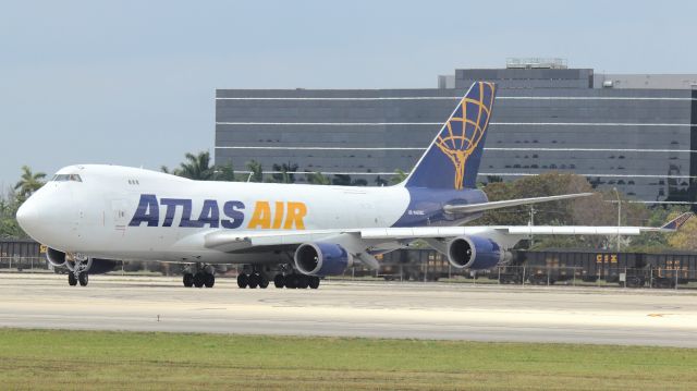 Boeing 747-400 (N499MC) - MIAMI INT AIRPORT, DESPEGUE EN PISTA 9. EL DORADO