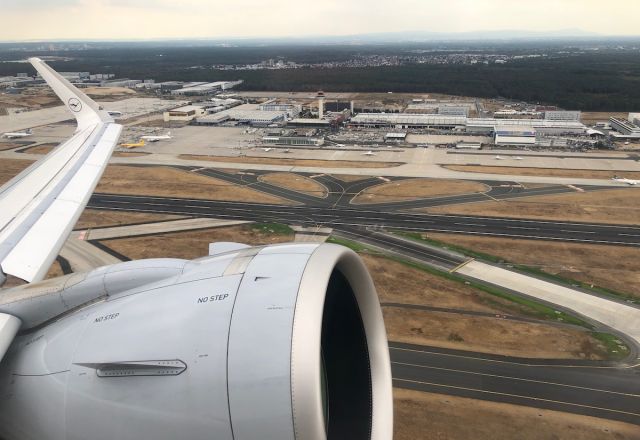 Airbus A320 (D-AINH) - A320neo takeoff out of Frankfurt for Tallinn.