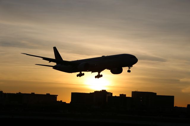 BOEING 777-300ER (RP-C7778)