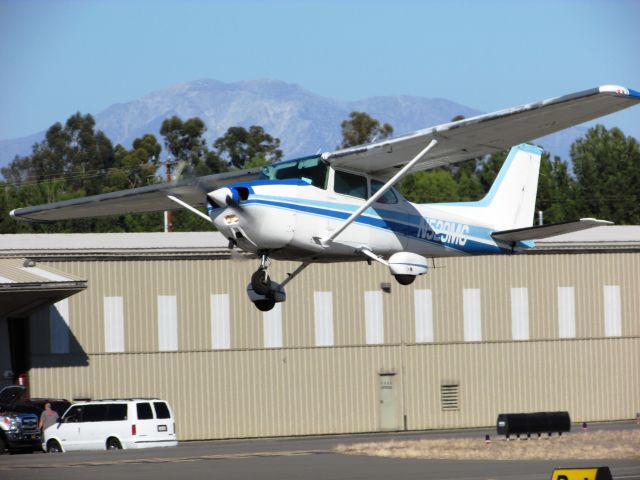 Cessna Skyhawk (N529MC) - Taking off RWY 24